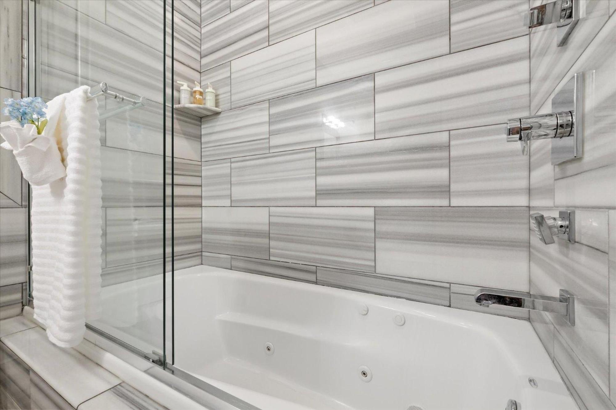 Stylish W Rooftop Pool * Philadelphia