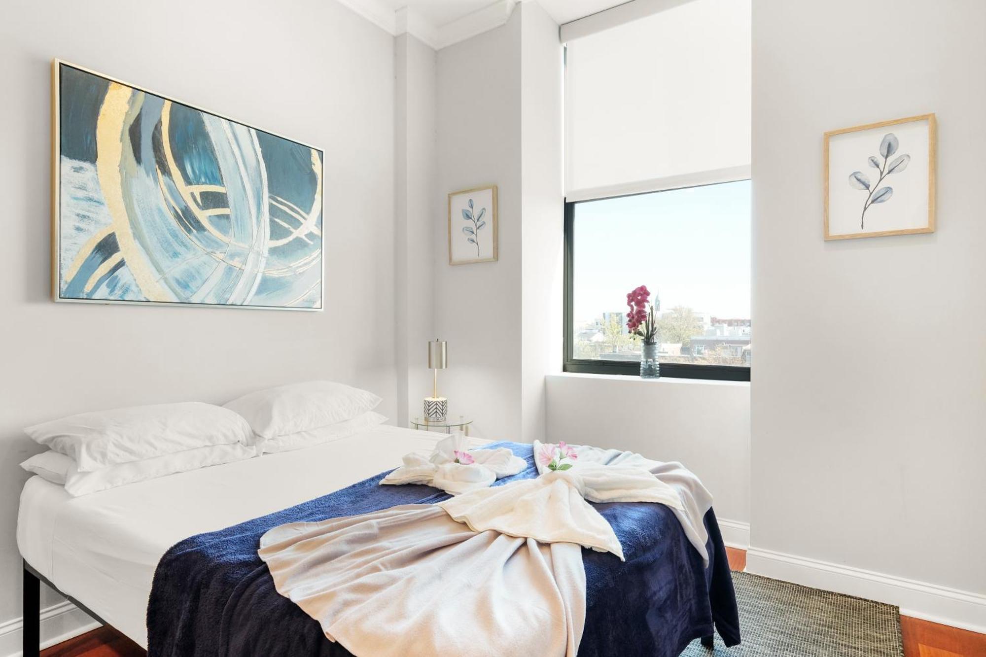 Apartment Stylish W Rooftop Pool