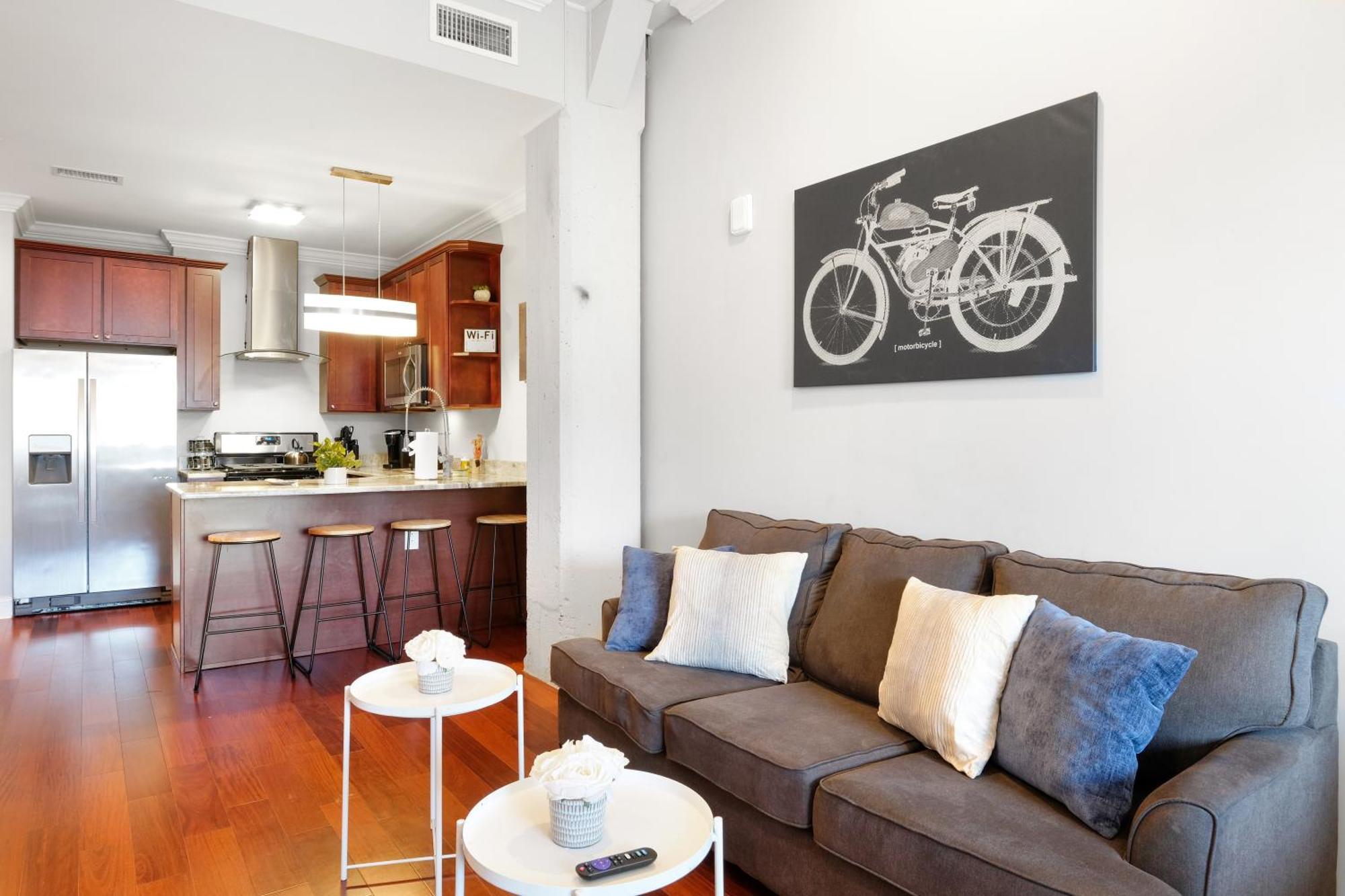 Apartment Stylish W Rooftop Pool *