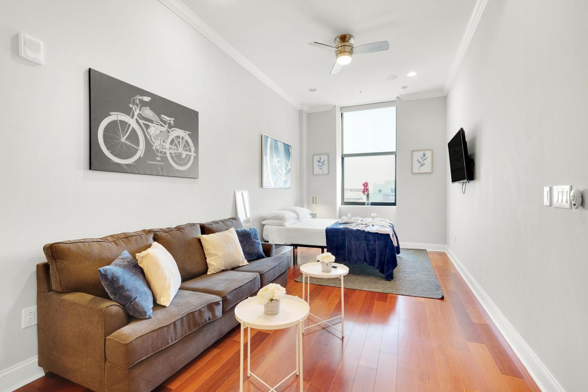Apartment Stylish W Rooftop Pool